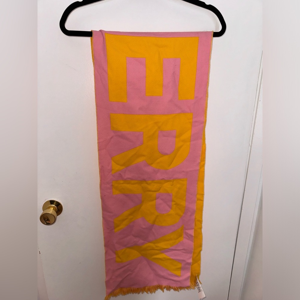 Burberry Wool Jacquard Logo Scarf 🤍 - Picture 3 of 8